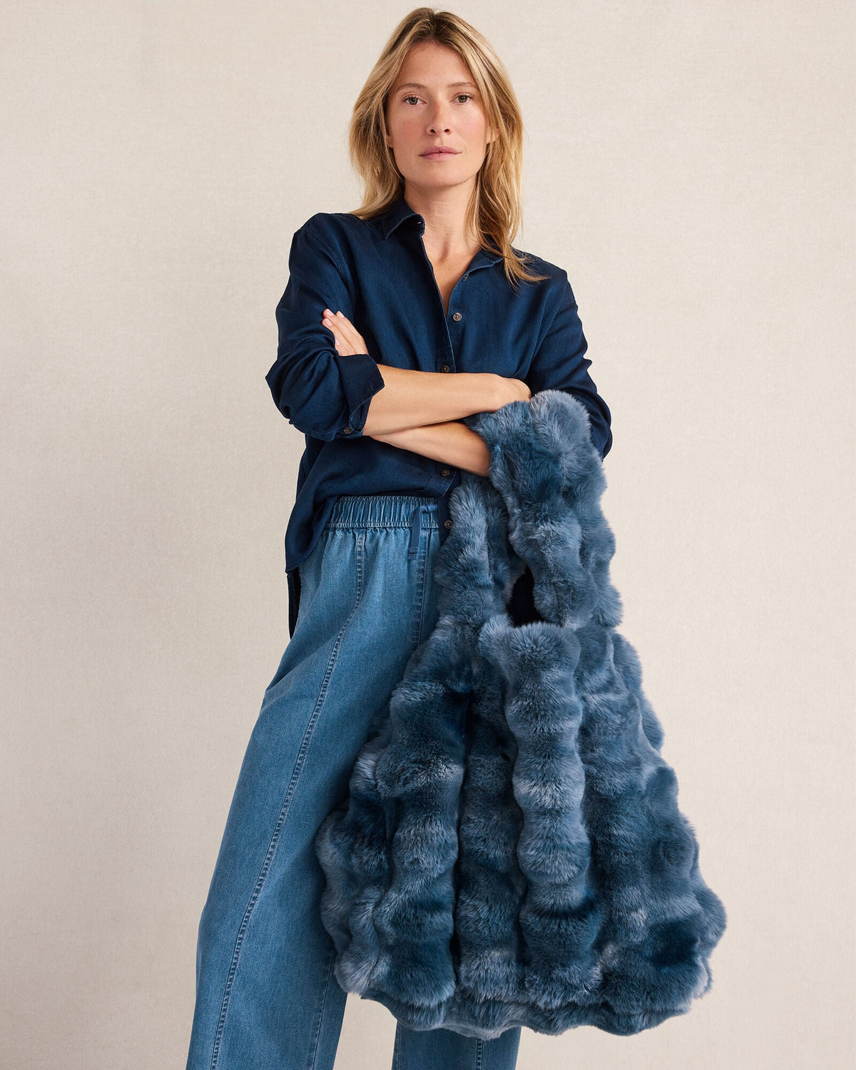 FAUX FUR THROW BLANKET AND TOTE