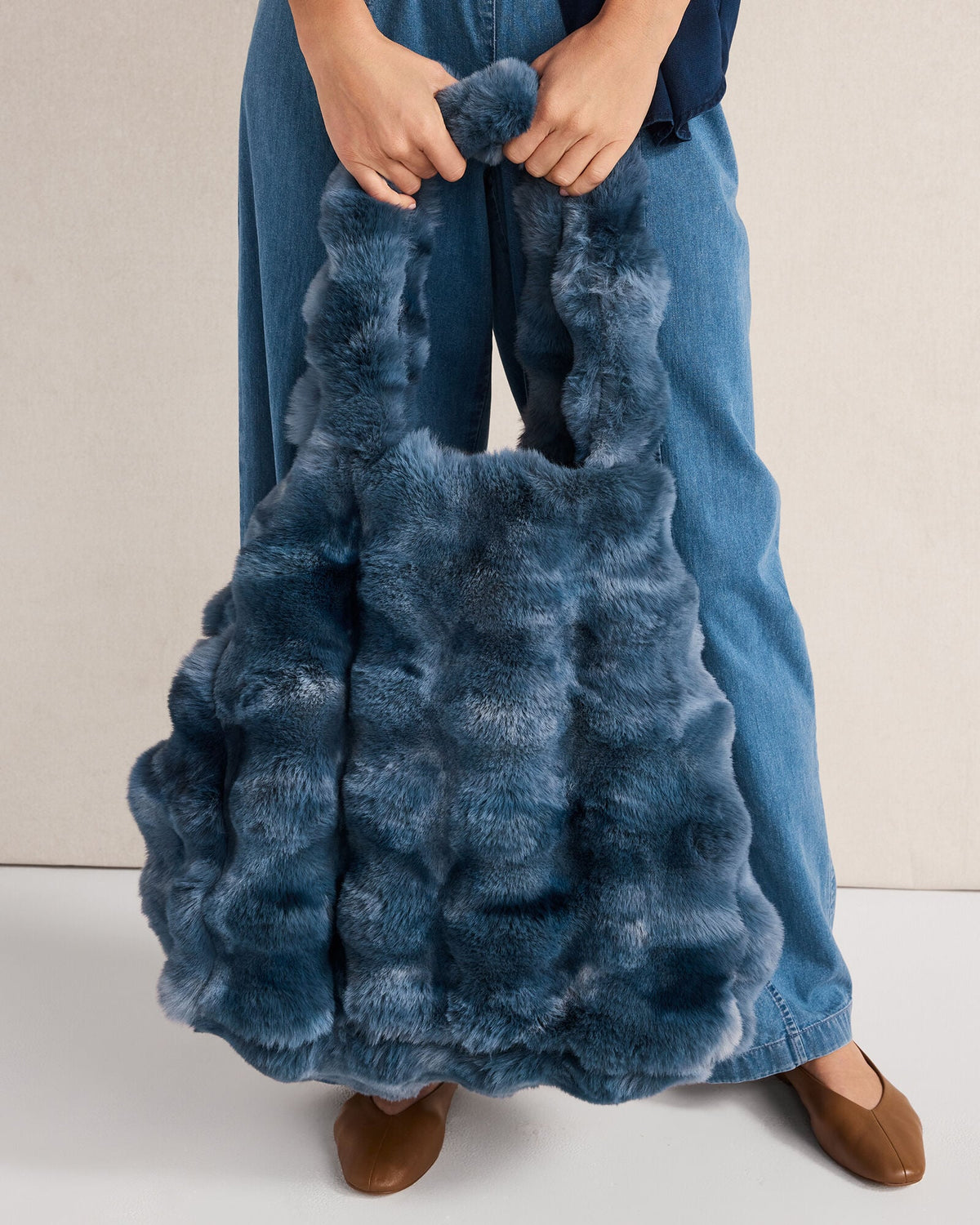 FAUX FUR THROW BLANKET AND TOTE