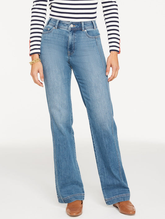 RELAXED BOOTCUT JEAN - TREADWELL WASH