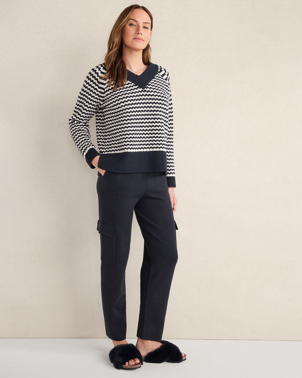 ORGANIC COTTON BLEND TWO-TONE V-NECK SWEATER