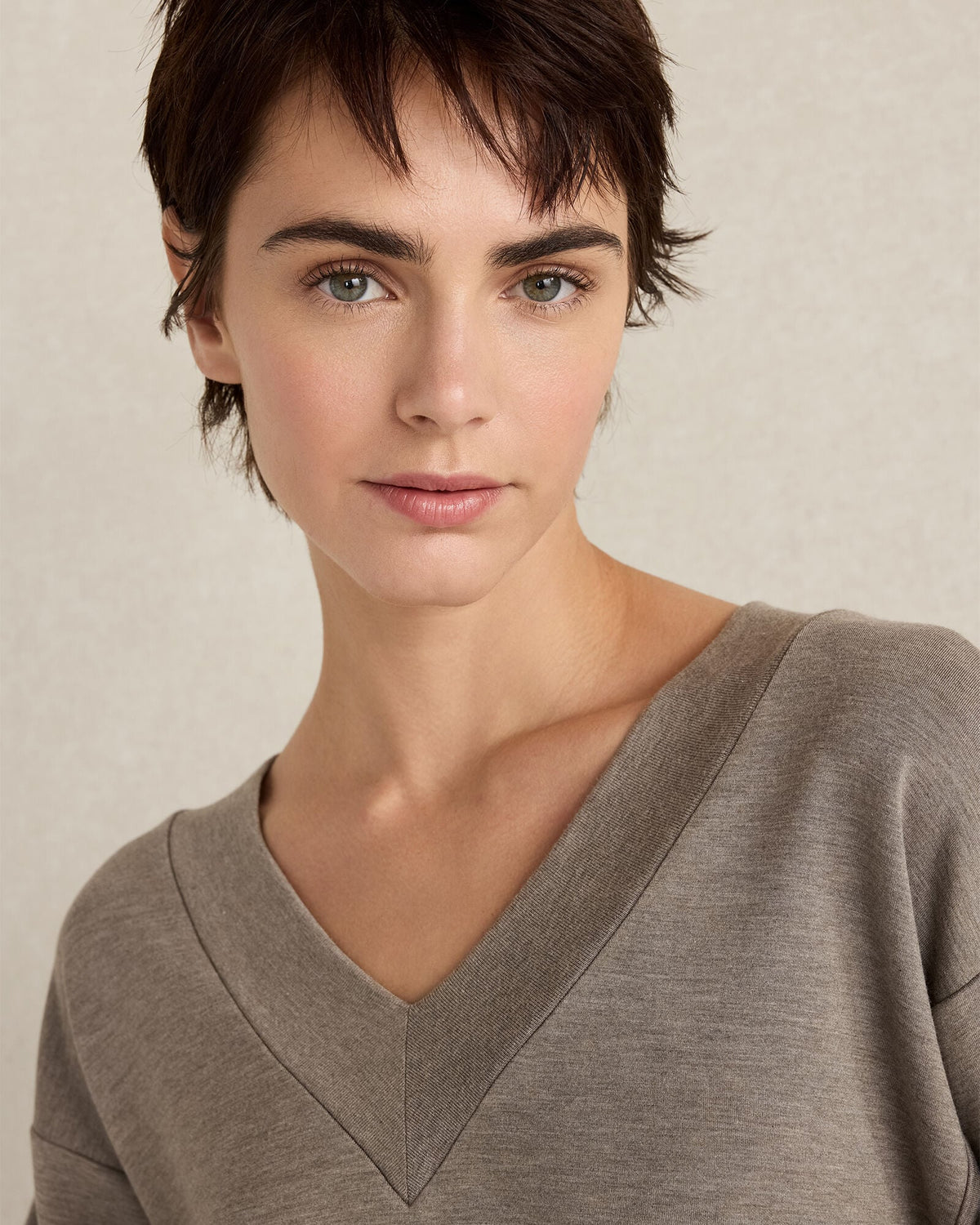 SOFT KNIT V-NECK TOP