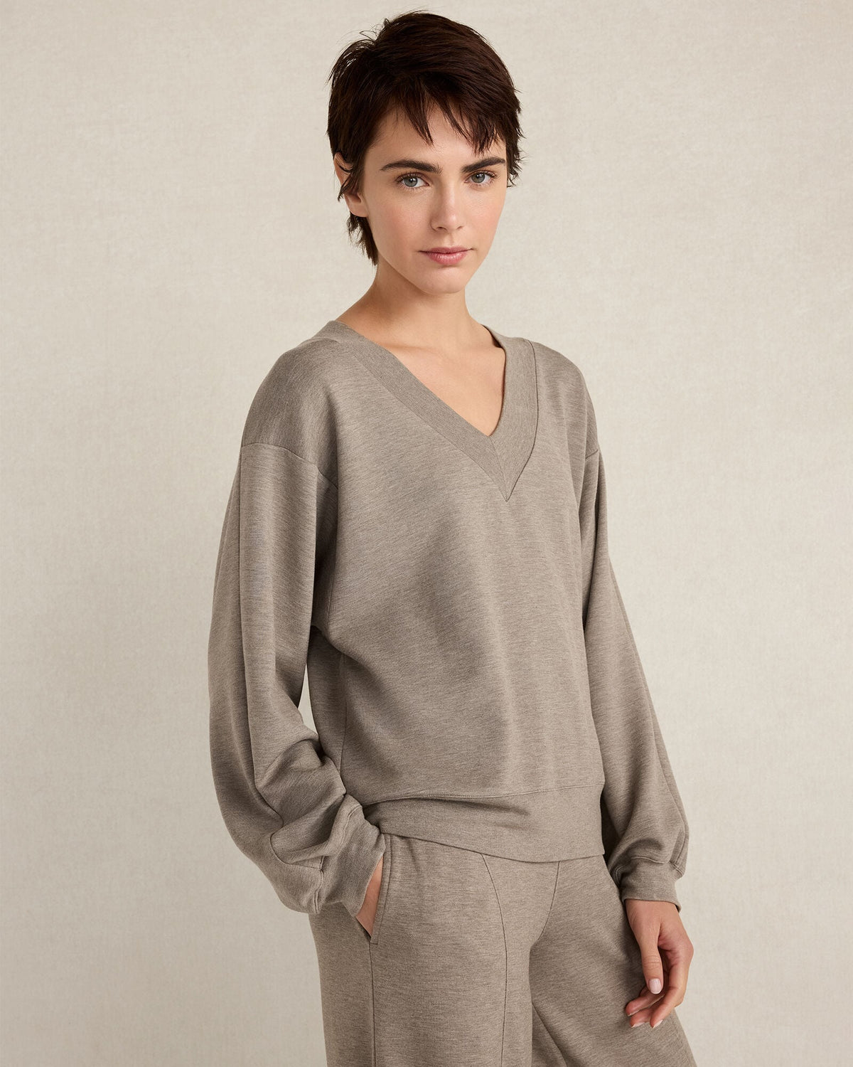 SOFT KNIT V-NECK TOP