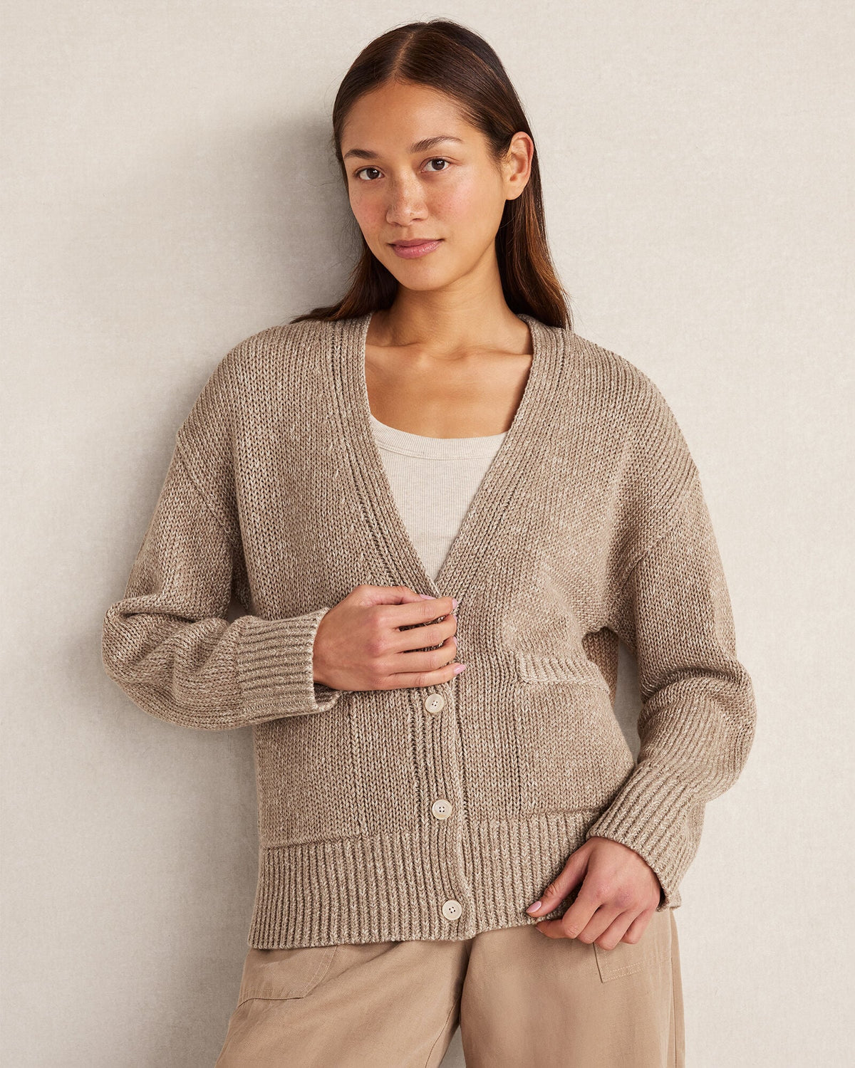 ORGANIC COTTON LINEN PLAITED V-NECK CARDIGAN