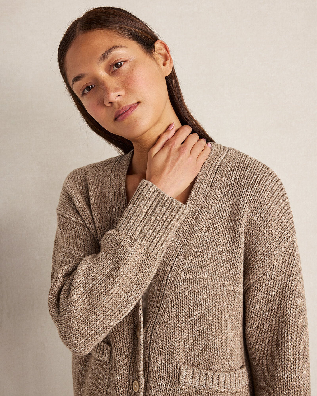 ORGANIC COTTON LINEN PLAITED V-NECK CARDIGAN