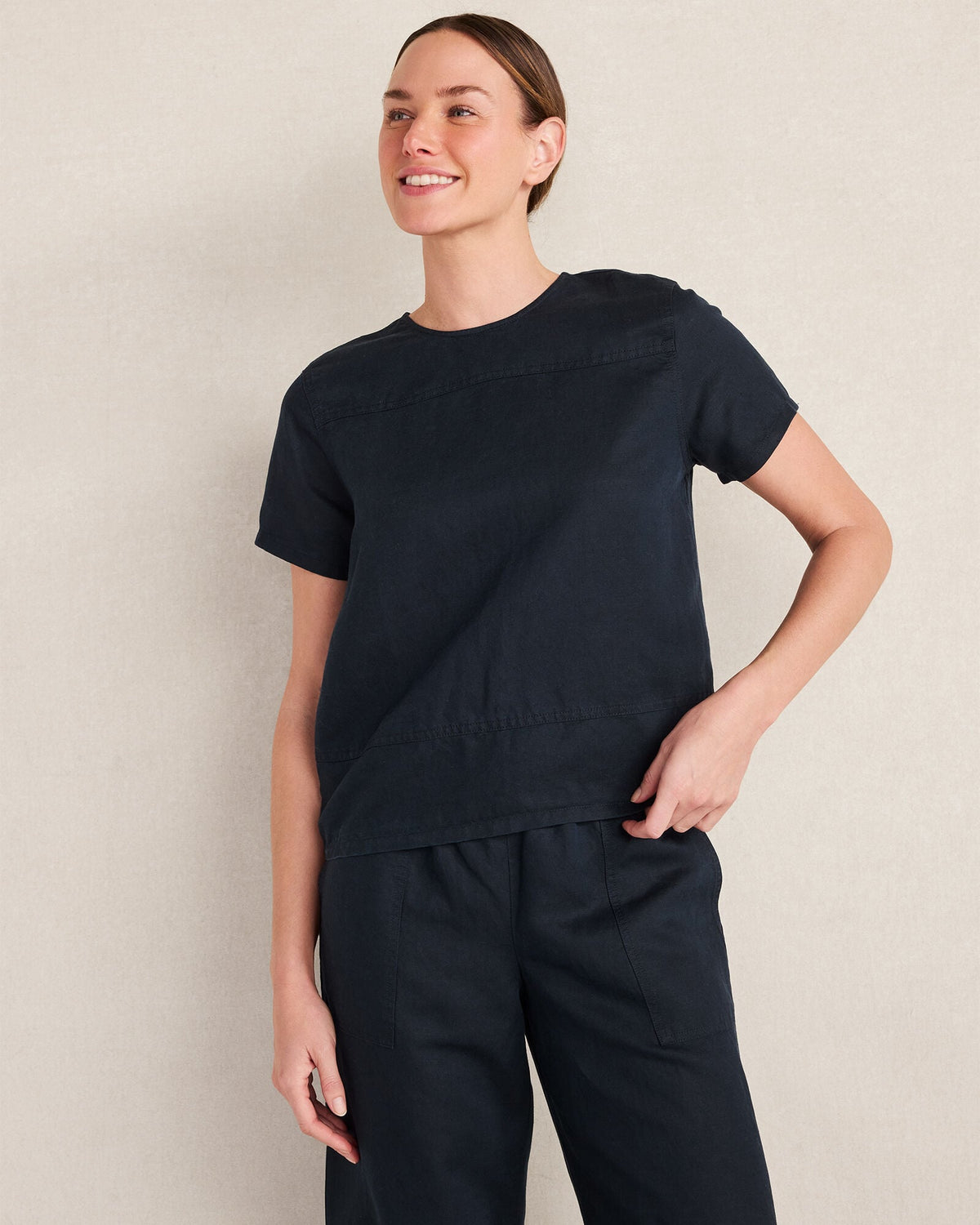 LINEN BLEND DOBBY SHORT SLEEVE TOP
