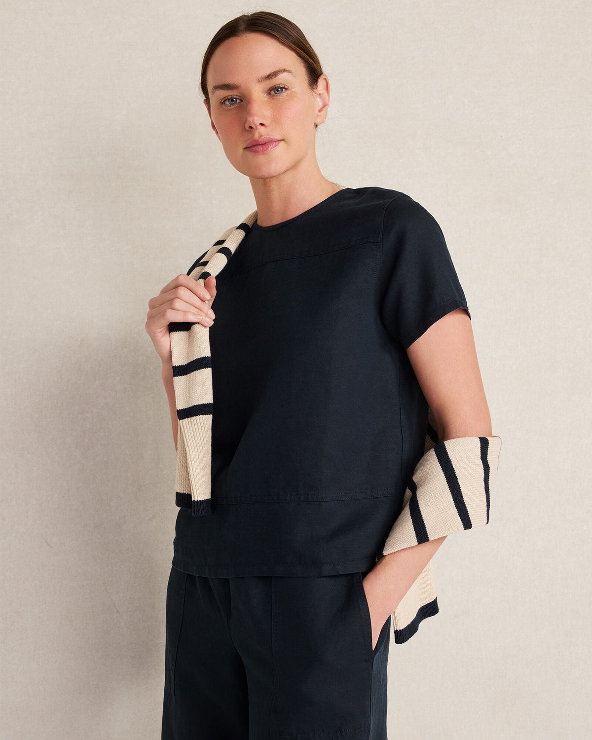 LINEN BLEND DOBBY SHORT SLEEVE TOP