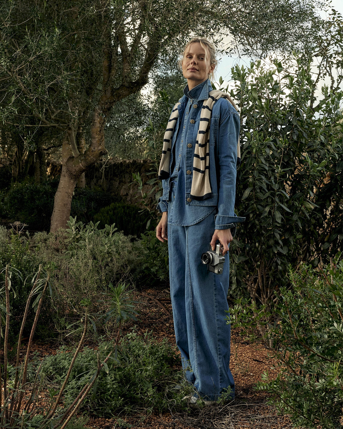 ORGANIC COTTON DENIM BARREL LEG PANTS