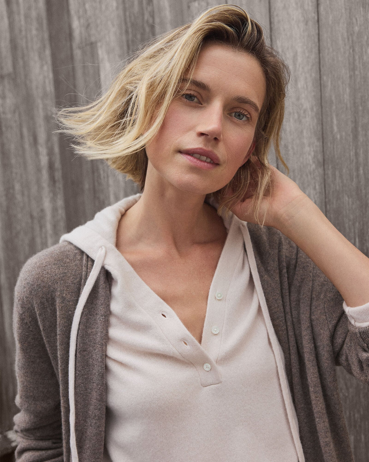 FEATHERWEIGHT CASHMERE HOODIE