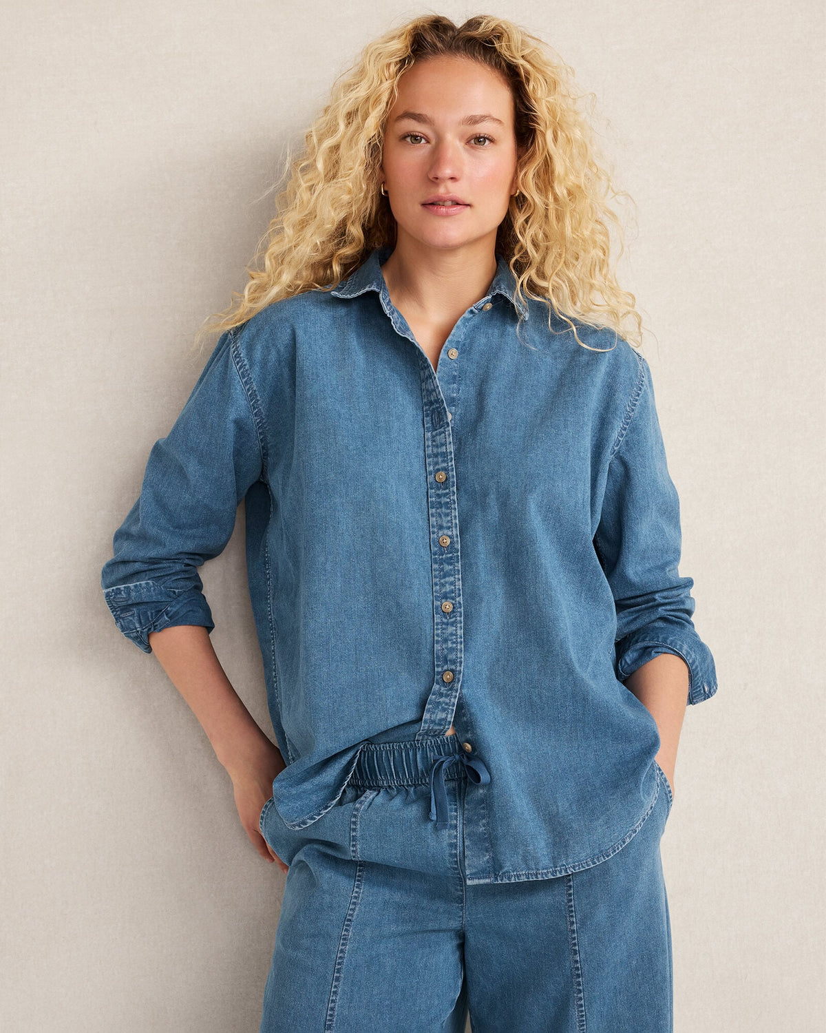 THE DAILY SHIRT IN ORGANIC COTTON DENIM